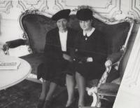 Matka Anna Šedivcová a Anna Štruncová na návštěvě u prezidenta Edvarda Beneše, asi 3. 1. 1946