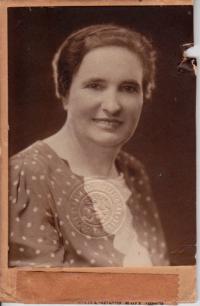 Manželka Aloisie Salačová