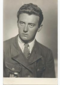 V uniformě US-Army (po návratu z Bavorska, květen 1945)