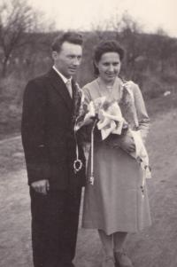 1958 - svatební fotografie Josefa a Hedviky
