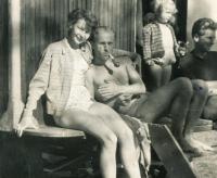 1952 s manželem u rodinné maringotky