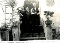 Ve Švédsku, Eva uprostřed