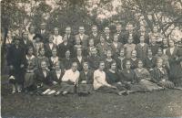 9 - Pěvecký sbor u evangelického kostela v Zelowě