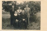 Family in Nové Město pod Smrkem (J. Mundil at the back left