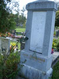 hrob dědečka a maminky Inge, hřbitov Zálesní Lhota, 2014