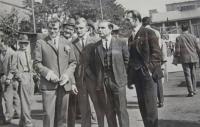 Miroslav Vaněk (vlevo) s dalšími horníky z dolu Dukla na den horníků