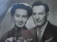 Manželé Bedřiška a Miroslav Tomkovi