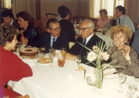 Ivan Kania (třetí zprava) na 60. výročí sňatku rodičů, Ivančice (28.9.1986)