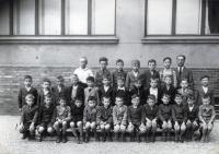 Third class (Ivan Kania in the middle row, sixth from the left) (1940)