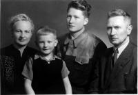 Matka, Alexej, bratr Jiří, otec, 1949