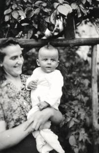 Ivan Landsmann s maminkou (1949)