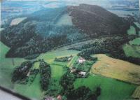 Letecký snímek osady Pružiny, kde prožila dětství Mari Hromádková