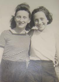 With Anna Hyndráková, Hagibor, July 1941, Bohumila on the left