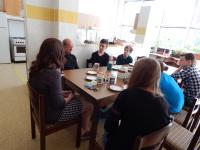 Otto Seidler se studenty během natáčení