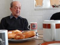 Otto Seidler se studenty během natáčení