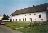 Rodný dům Václava Kelnara v Troubkách, v roce 1997 zničený povodní