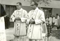 Václav Kelnar (vpravo) v Troubkách