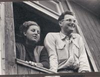 Novomanželé Vladimír a Hermína Valtovi 1957