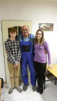 Pan Hybler s natáčecím týmem