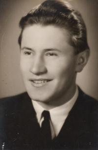 Zdeněk Klíbr, maturitní foto, 1947