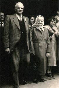 Anna a Václav Řebíkovi (babička a dědeček z Domousnic)