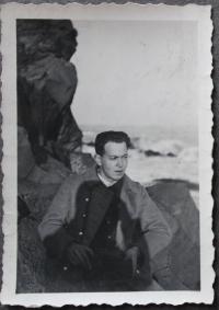Karel Lewit during WWII in England