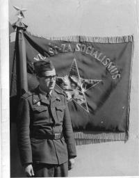 U rozvinuté zástavy - vojna 1963