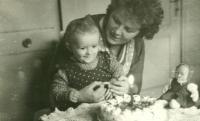 Mr. Schmíd's mother with her grandson