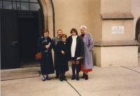 Denise, Alena a tři pracovníci Úřadu práce, Most, 1997