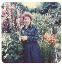Truda na zahradě, měla talent k pěstování květin, 1984