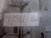 Protesty proti vstupu vojsk Varšavské smlouvy u evangelického kostela v Šumperku