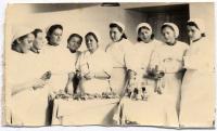 České zdravotnice na výcviku v Kyjevě, 1944 - Olga Lugertová zcela vpravo