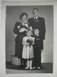 Matka, svatba s Jaroslavem Starým, cca 1950