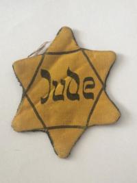 Památka na Norimberské zákony - hvězda, kterou nosil Jan Spira