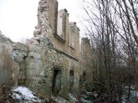 Ruiny hospodárskej budovy patriacej k vile Pfaffenhof, kde bývala Emília Gáboríková s jej skupinou