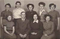 Účastníci brigády i s brigadýrem Budayem, Suš, 1955