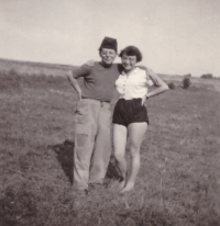 Zděnka s Frantou Veberem, brigáda, Šumava, 1956