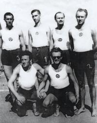 Rowing club VPK Radbuza Pilsen - Vladimír Beneš in sunglasses; his brother Zbyslav standing on the right
