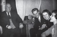 Josef Podzimek s otcem a sestrami