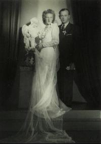 Svatební fotografie Edeltraud a Karel Rojík, 1949, Sokolovsko