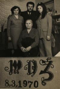 Babička Štefanovy manželky (z otcovy strany) dole, Sokolovsko, 1970