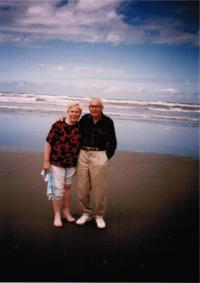 Ludmila Sedláková s bratrem u Tichého oceánu v roce 1996
