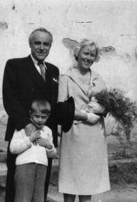 Ludmila s tatínkem a synovcem