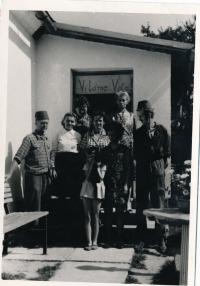 Výboch Petr - zcela vpravo, vítání příbuzných z Chorvatska