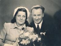 Svatební fotografie rodičů Petra Kubíčka