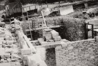 Stavba rodinného domu v Poříčí nad Sázavou, celý dům postavili vlastnoručně, 1983