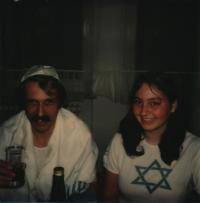1981, Mnichov, pamětník s dcerou