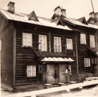 dům pro zaměstnance továrny v Gubaše, SSSR,domov rodiny Sirotkových