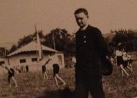 1937 mladý kaplan Gibala na orelském hřišti