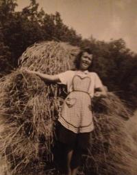 1939 Z. Jiříčková in her parents' field